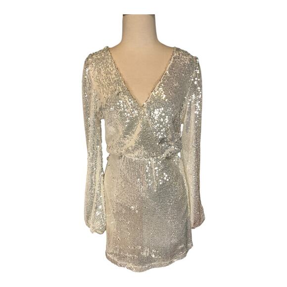 WAYF Carrie Long Sleeve Sequin Mini Dress In Silver Sequin NWT Size Small Party - Picture 10 of 15